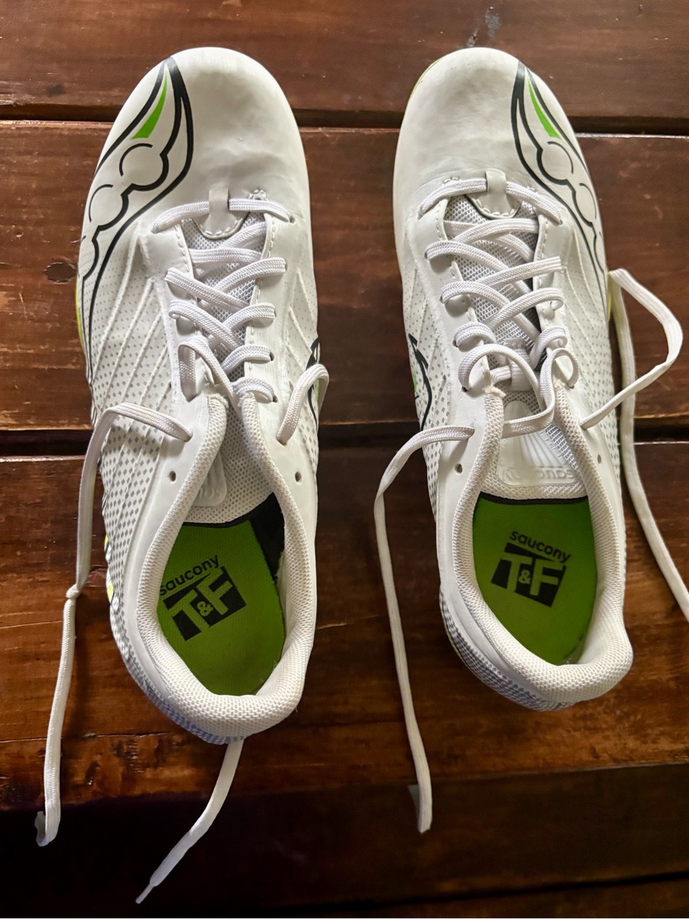 Saucony White indoor track shoes with spikes included